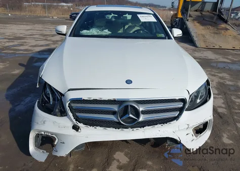 2017 Mercedes-Benz E 300 4Matic z USA, uszkodzony, nr VIN WDDZF4KB7HA026750